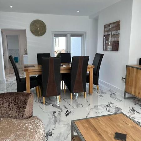 Clare Street - 3 Bedroom House With Private Parking Merthyr Tydfil Exterior foto