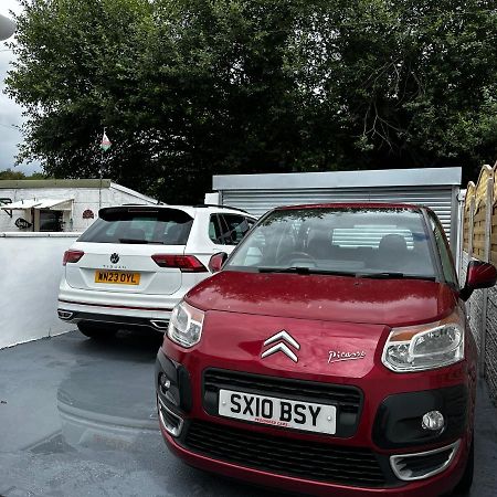 Clare Street - 3 Bedroom House With Private Parking Merthyr Tydfil Exterior foto