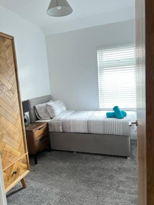 Clare Street - 3 Bedroom House With Private Parking Merthyr Tydfil Exterior foto