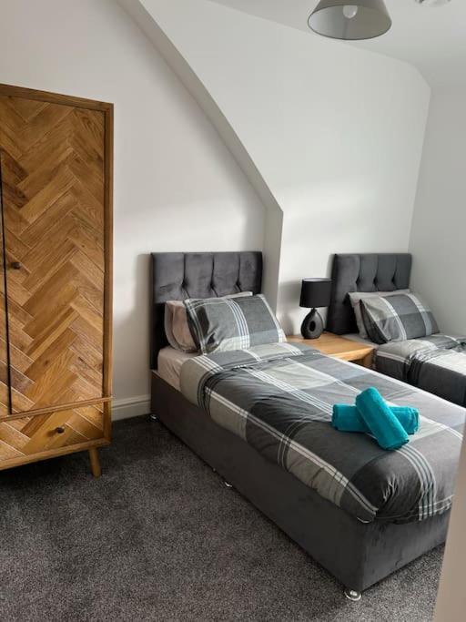 Clare Street - 3 Bedroom House With Private Parking Merthyr Tydfil Exterior foto