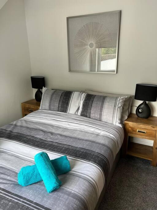 Clare Street - 3 Bedroom House With Private Parking Merthyr Tydfil Exterior foto